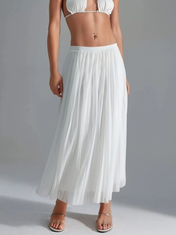 Busem Skirt in White: front
