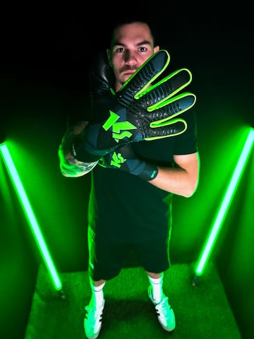 KEEPERsport Αθλητικά γάντια 'Hero NC' σε μαύρο