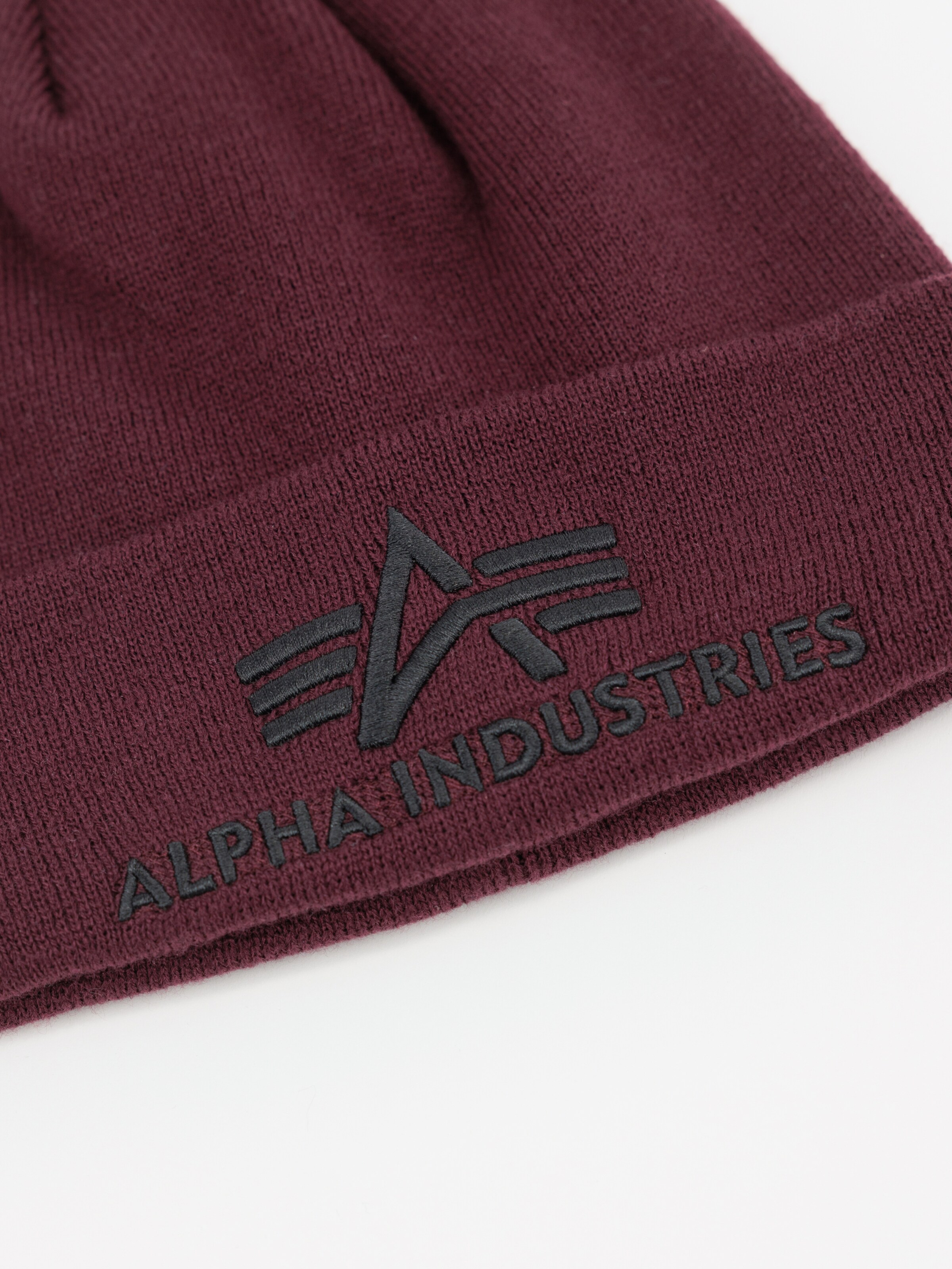 ALPHA INDUSTRIES Beanie in Red