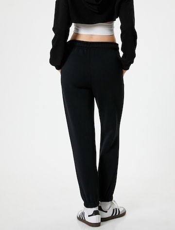 Koton Tapered Broek in Zwart