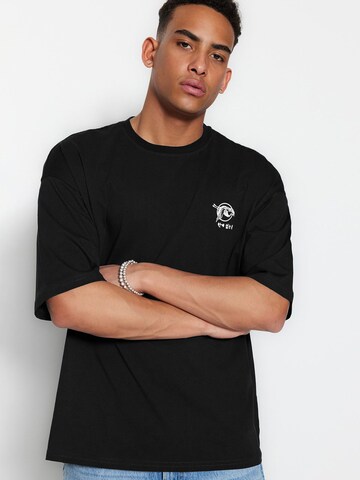 Trendyol T-Shirt in Schwarz: Vorderseite