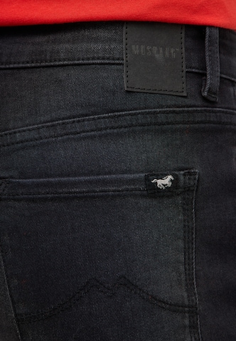 MUSTANG Regular Hose in Schwarz