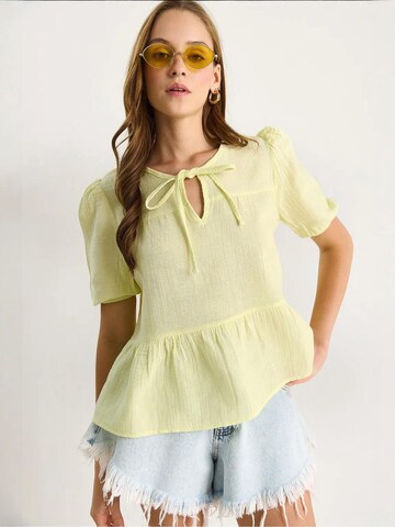 Camicia da donna di Bianco Lucci in giallo