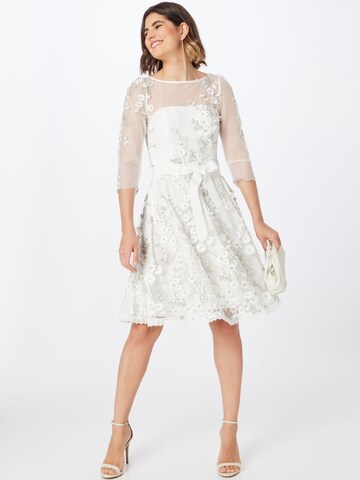 Rochie de cocktail de la APART pe bej