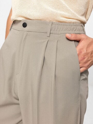 Antioch Regular Trousers with creases 'Mirko' in Green