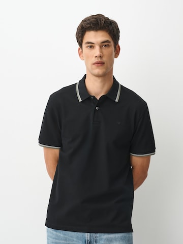 Tricou de la Next pe negru: față