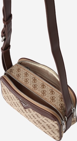 GUESS Skuldertaske 'Vezzola' i beige