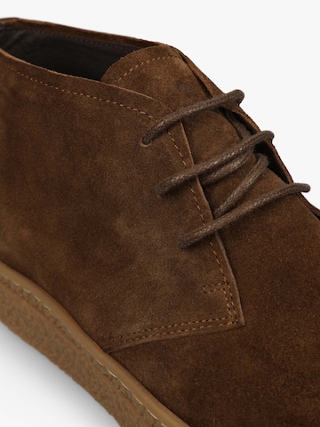 Scalpers Chukka boots in Brown
