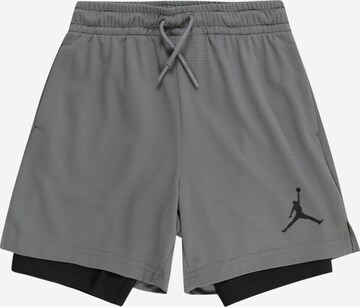 Regular Pantalon de sport Jordan en gris : devant