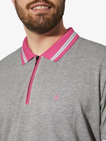 T-Shirt 'Earl Pat' Charles Colby en gris