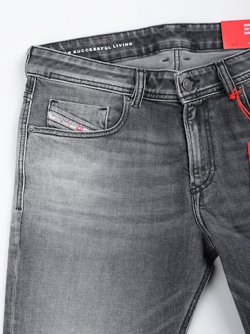 DIESEL Skinny Jeans '1979 SLEENKER' in Grijs