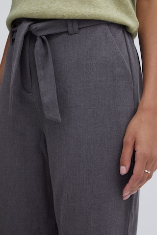 Effilé Pantalon 'DANTA' b.young en gris