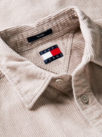 Tommy Jeans Comfort fit Button Up Shirt in Brown