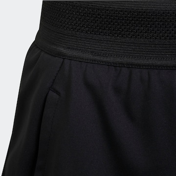 ADIDAS PERFORMANCE Slimfit Sportshorts in Schwarz