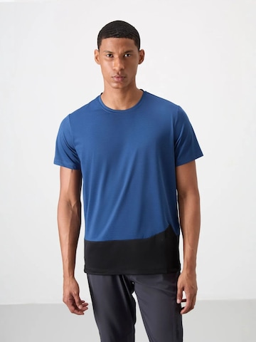 T-Shirt fonctionnel Tommy Life en bleu : devant