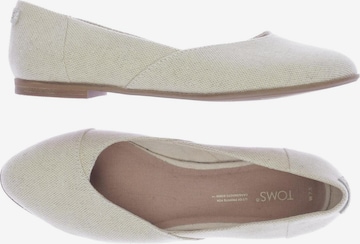 TOMS Flats & Loafers in 41 in White: front