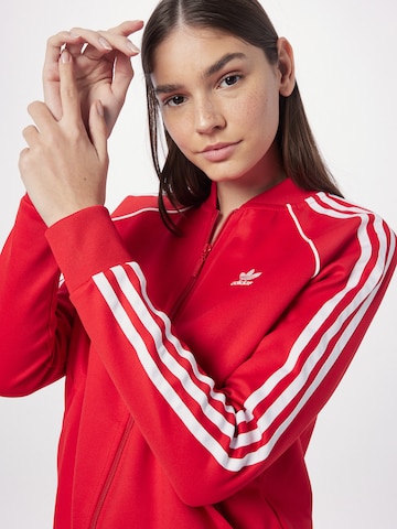 ADIDAS ORIGINALS Суичъри с качулка 'Adicolor Classics Sst' в червено