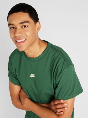Nike Sportswear T-Shirt 'CLUB' in Grün