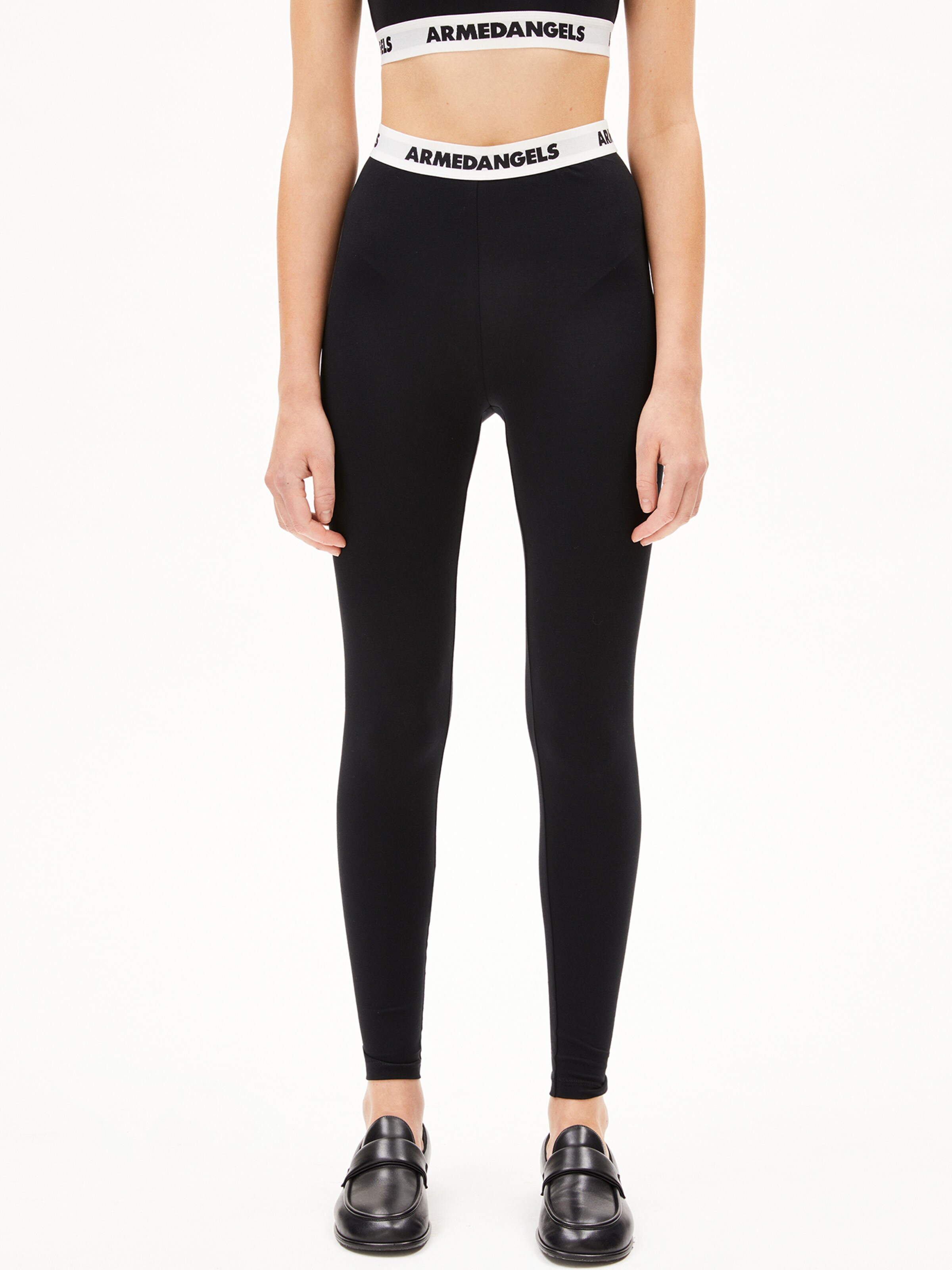 ARMEDANGELS Regular Hose ' FARIBAA ICONIC Å ' in Schwarz: Vorderseite