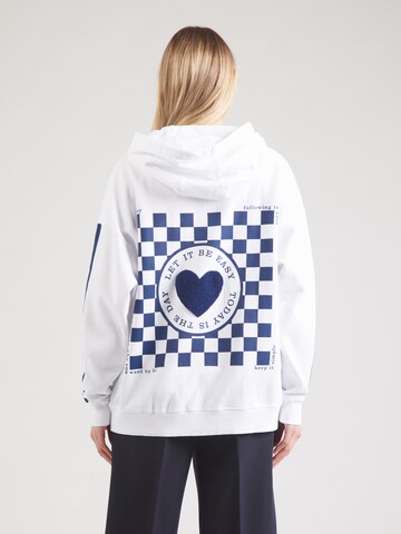 Grace Sweatshirt in White: front