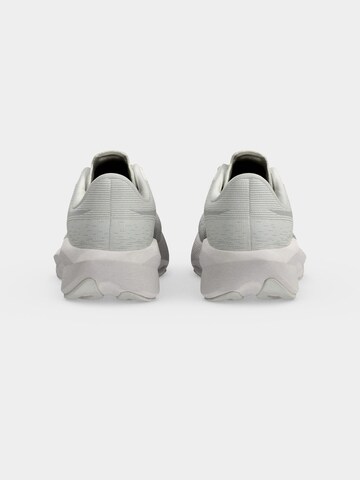 ASICS - Sapatilha de corrida 'Novablast 6' em branco