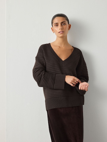 Next Πουλόβερ σε καφέ: μπροστά