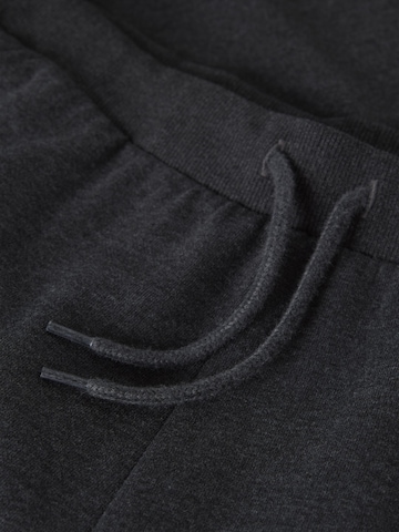 Loosefit Pantalon TWO SOON en noir