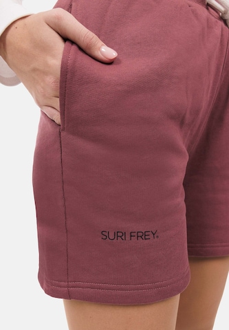 Suri Frey Regular Sweatshorts ' Freyday ' in Rot