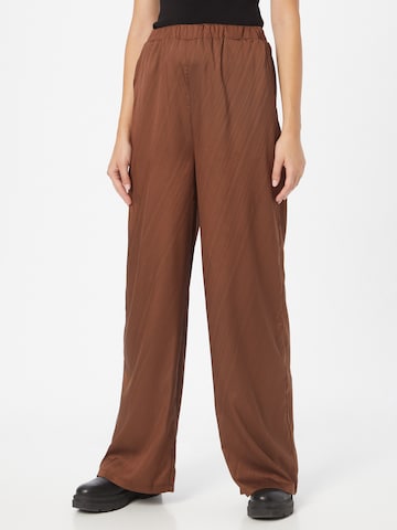 In The Style Pants in Brown: front