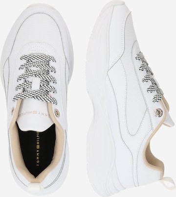 Baskets basses TOMMY HILFIGER en blanc