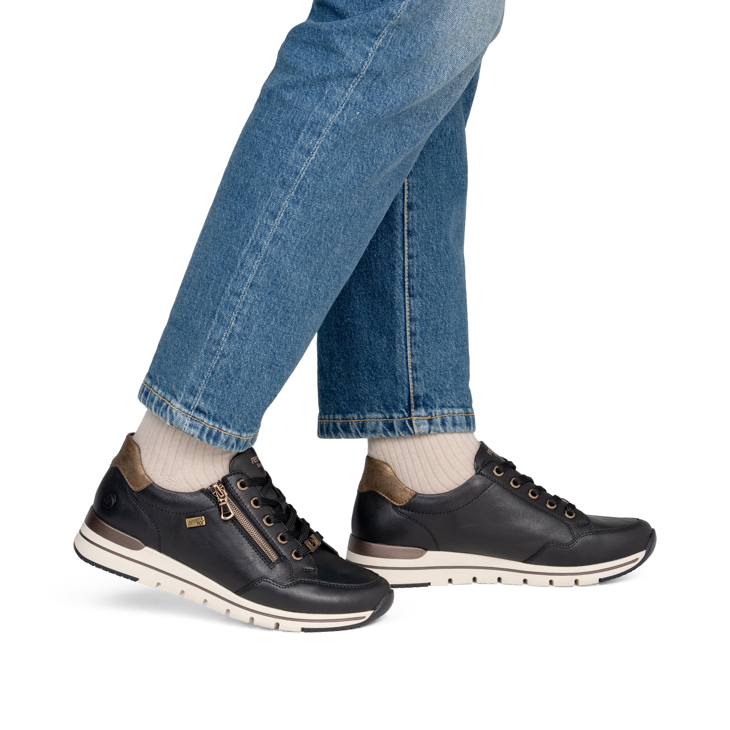 Baskets basses REMONTE en noir : devant