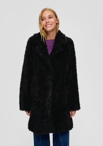 QS Mantel in Schwarz: Vorderseite