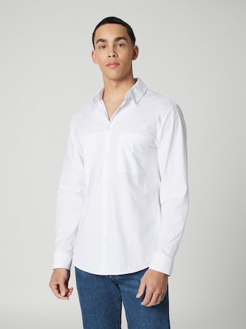 Guido Maria Kretschmer Men Regular fit Button Up Shirt 'Jay' in White: front