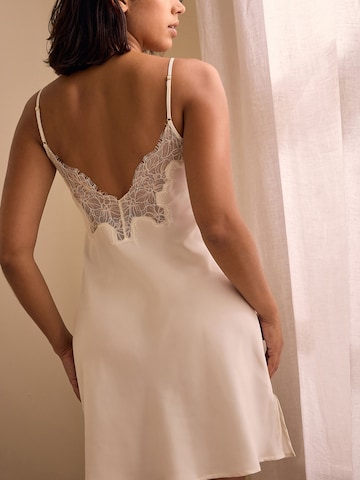 B by Ted Baker Negligé in Beige