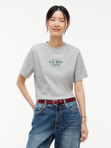 T-shirt TOMMY HILFIGER en gris : devant
