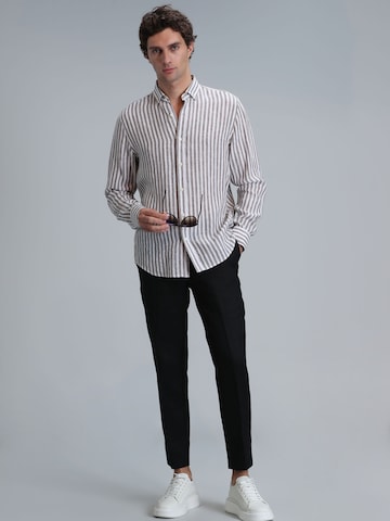 Coupe slim Pantalon chino 'Karl' Lufian en noir
