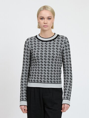 Influencer Πουλόβερ σε λευκό: μπροστά