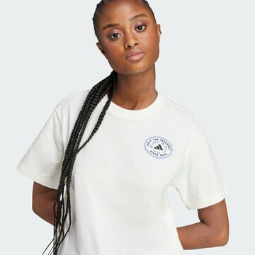 ADIDAS SPORTSWEAR Функционална тениска 'Farmers Market' в бяло