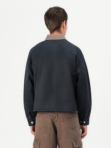 Abercrombie & Fitch Välikausitakki värissä sininen