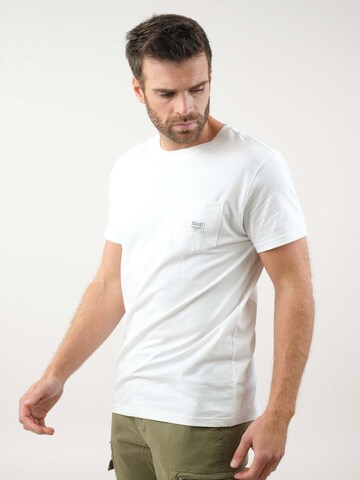 T-Shirt 'Basito' Deeluxe en blanc