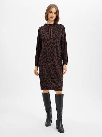 Olsen Dress in Brown: front