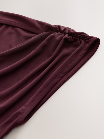 Next Топ в червено