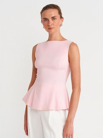 Dilvin Top in Roze: voorkant