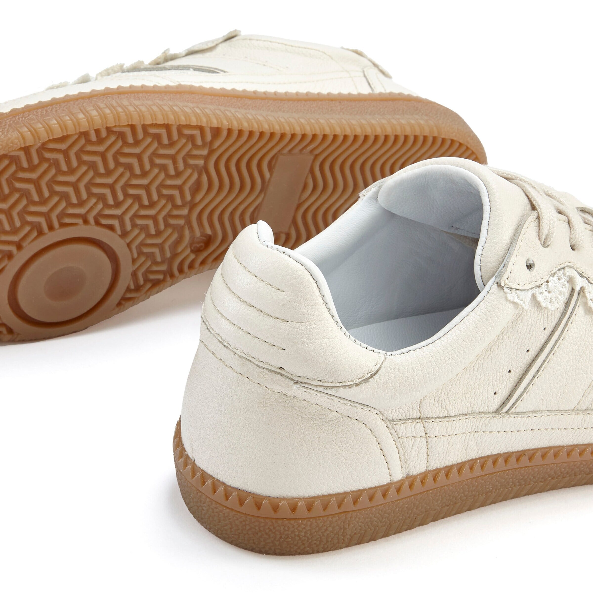 LASCANA Matalavartiset tennarit värissä valkoinen