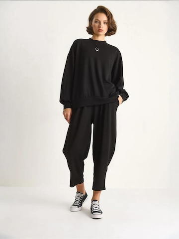 Tuta da jogging di Bianco Lucci in nero: frontale