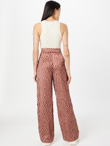 Missguided - Pierna ancha Pantalón plisado en marrón