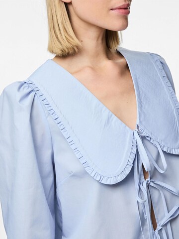 PIECES Bluse i blå