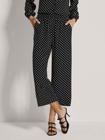 MADELEINE Loose fit Pants in Black: front