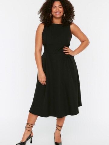 Trendyol Curve Kleid in Schwarz