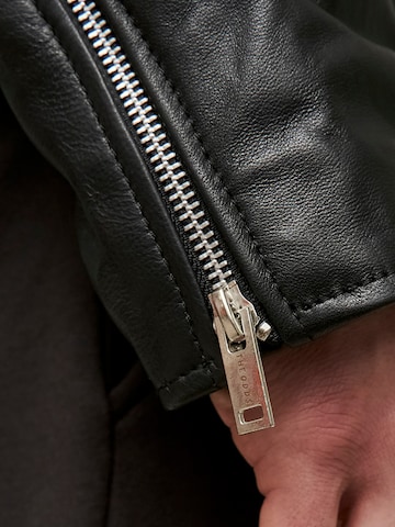THE ODDS Tussenjas 'Carbon Matte Leather Jacket Men/ LMTD Edition' in Zwart: voorkant